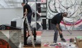 Záběr z instalace výstavy Městem posedlí v GHMP