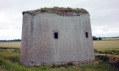 Martello Tower Y v Anglii po rekonstrukci na bydlení