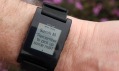 Chytré hodinky Pebble s displejem z elektronického papíru