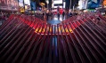 Valenstýnské srdce Heartwalk na newyorském Times Square od studia Situ