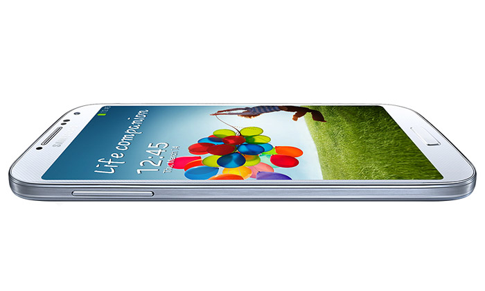 Samsung uvedl tenký pětipalcový mobil Galaxy S4