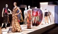 Pohled do expozice The Fashion World of Jean Paul Gaultier