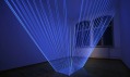 Jeongmoon Choi a instalace z UV světla a vlněných vláken