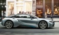 Sportovní automobil BMW i8 poháněný plug-in hybridem