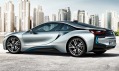 Sportovní automobil BMW i8 poháněný plug-in hybridem