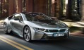 Sportovní automobil BMW i8 poháněný plug-in hybridem