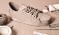 Chris Anderson a jeho tenisky Adidas Originals vytvořené ručně z kartonového papíru