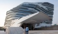 Jockey Club Innovation Tower od Zahy Hadid v Hongkongu