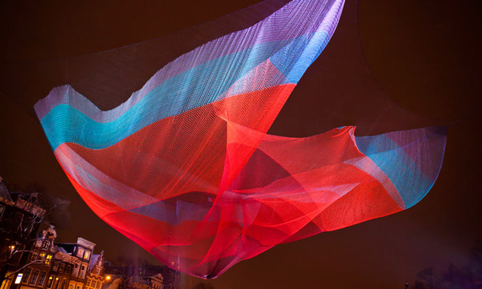 Janet Echelman vytváří venkovní instalace ze sítí