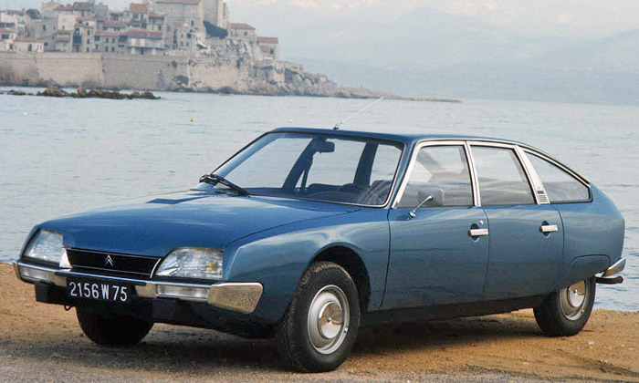 Citroën CX s futuristickým interiérem slaví čtyřicet