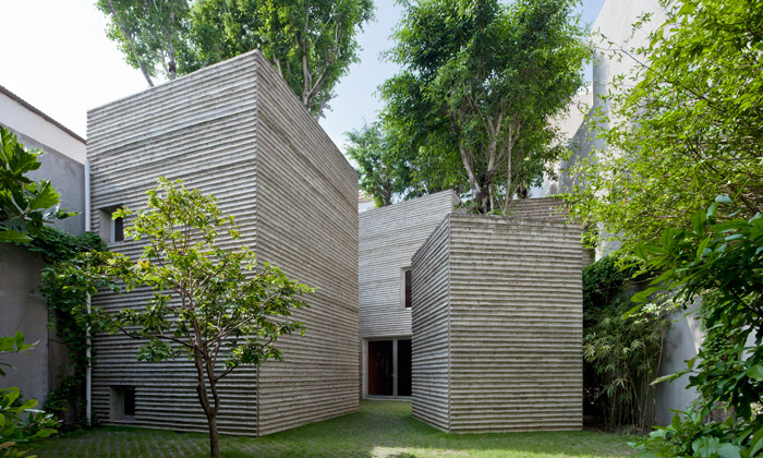 House for Trees je dům z bloků se stromy na střeše