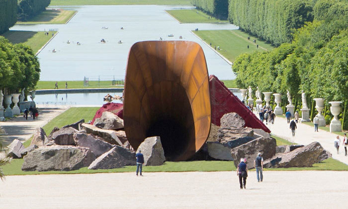 Anish Kapoor vystavil ve Versailles nejnovější sochy