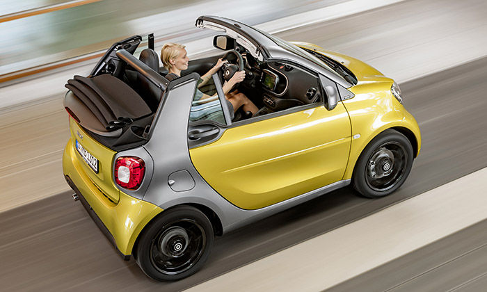 Smart Fortwo přijíždí v otevřené letní verzi Cabrio