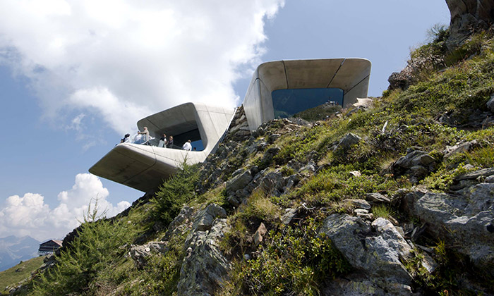 Zaha Hadid v Alpách postavila Messnerovo muzeum