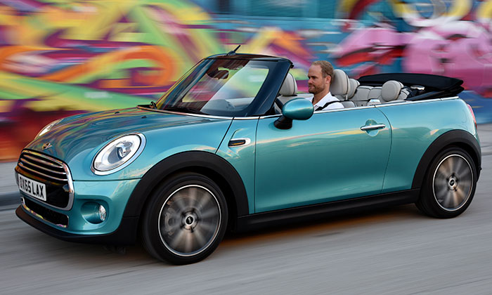 Mini Cooper představen v letní otevřené verzi Cabrio