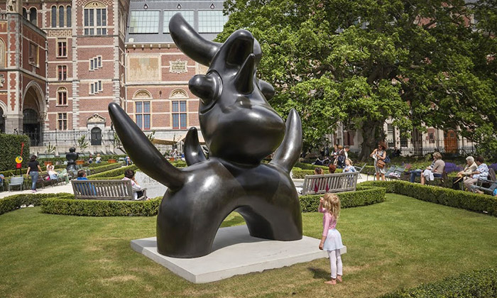 Rijksmuseum v zahradách vystavilo sochy Joana Miró