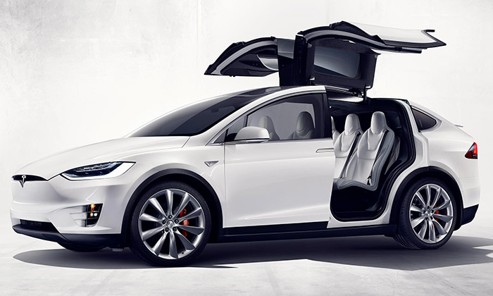 Tesla Model X je čistě elektrické a inovativní SUV