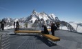 Mmcité a lavička na vyhlídce na Mont Blanc ve výšce 3462 metrů