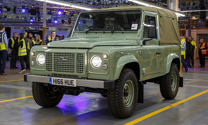 Land Rover po 68 letech ukončil výrobu Defenderu