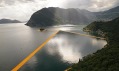 The Floating Piers na italském jezeře Iseo od dvojice Christo a Jeanne-Claude