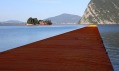 The Floating Piers na italském jezeře Iseo od dvojice Christo a Jeanne-Claude