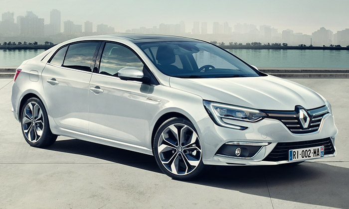 Renault uvádí Megane Sedan s prosklenou střechou