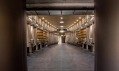 Vinný sklep v Château Les Carmes Haut-Brion od dovjice Philippe Starck a Luc Arsène Henry