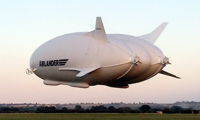 Vzlétl největší letající stroj na světě Airlander 10