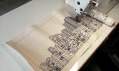 Amnon Lipkin a ukázka jeho tvorby na šicím stroji