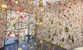 Rebecca Louise Law a její instalace The Beauty of Decay v Chandran Gallery