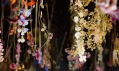 Rebecca Louise Law a její instalace The Beauty of Decay v Chandran Gallery