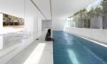 Casa Entre la Pinada od Fran Silvestre Arquitectos