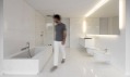 Casa Entre la Pinada od Fran Silvestre Arquitectos