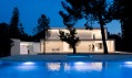 Casa Entre la Pinada od Fran Silvestre Arquitectos