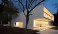 Casa Entre la Pinada od Fran Silvestre Arquitectos