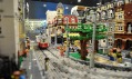 Pohled do expozice výstavy kostek Lego v Praze