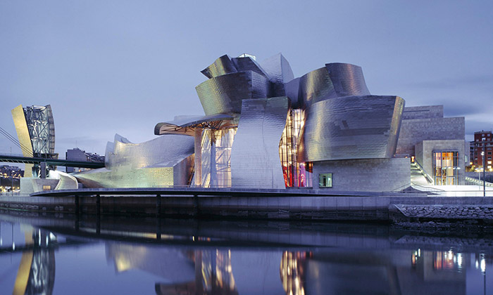 Guggenheim Museum Bilbao od Gehryho slaví 20 let