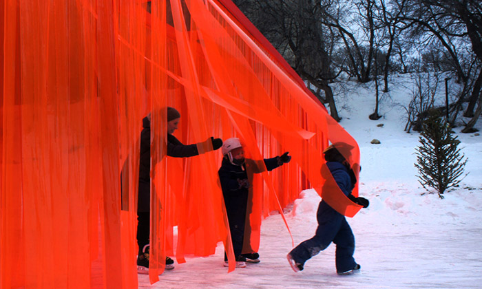 Kanada otevřela instalaci průsvitné zdi Open Border