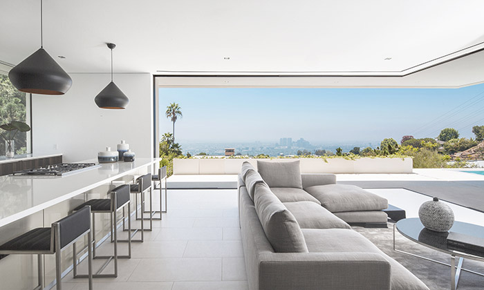 Minimalistický dům Mirrorhouse shlíží k Los Angeles