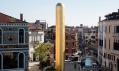 James Lee Byars a socha The Golden Tower v Benátkách