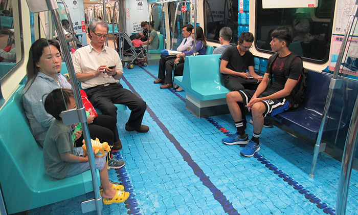 Tchaj-pej proměnila podlahy v metru na sportoviště