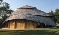 Bamboo Sports Hall Panyaden International School v Thajsku od Chiangmai Life Architects & Construction