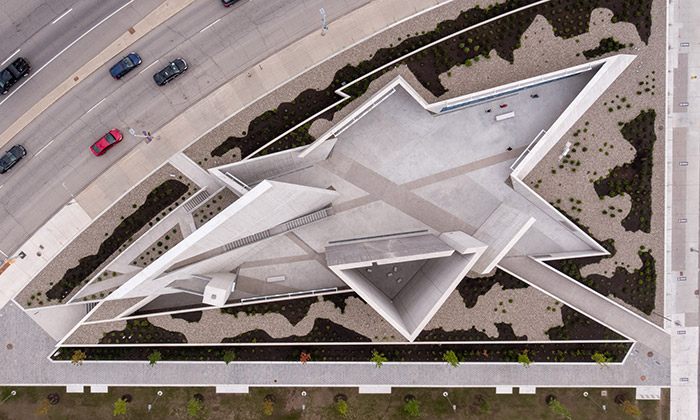 Libeskind postavil památník holokaustu jako hvězdu