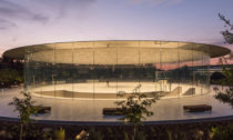 Steve Jobs Theater od studia Foster + Partners