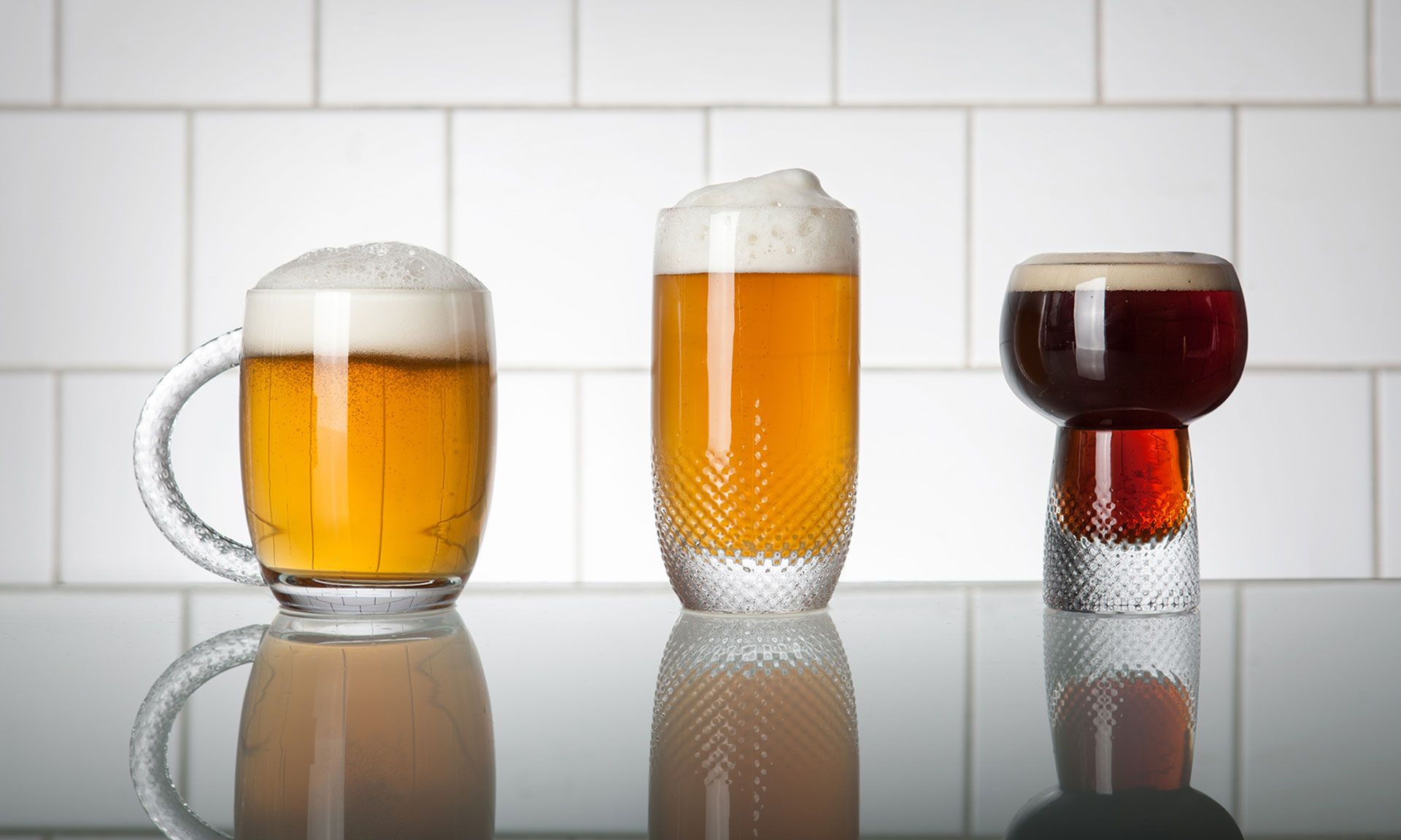 Michal Pražský navrhl kolekci sklenic na pivo s plastickým dekorem