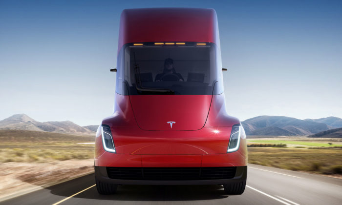 Tesla Semi je první elektricky poháněný kamion na světě