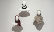 Ukázka z výstavy Items: Is Fashion Modern? v MoMA