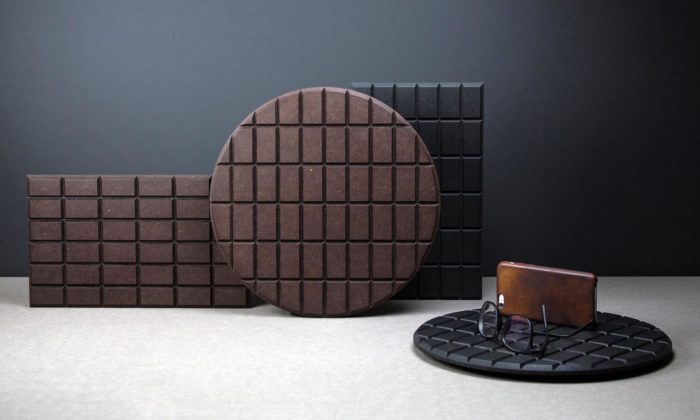 České studio LLEV navrhlo podložky Chocco s designem hořké a mléčné čokolády