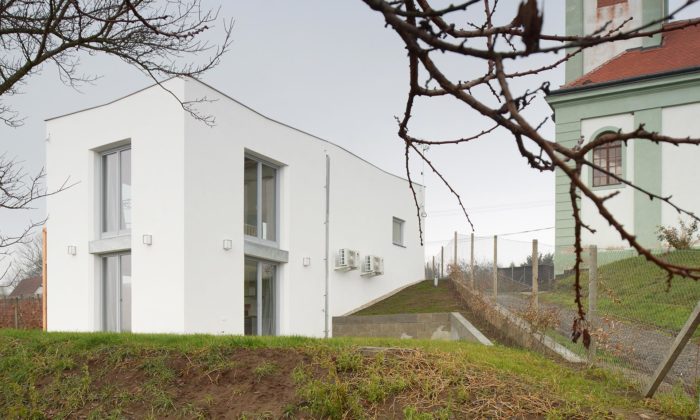 ORA přestavěli malý šumperák na moderní domek s výhledem do vinic