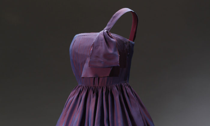 Národní muzeum vystavuje nestárnoucí retro šaty a módní doplňky